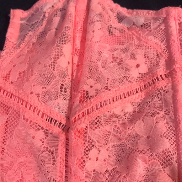 VS Strapless Bra - Picture 2 of 6